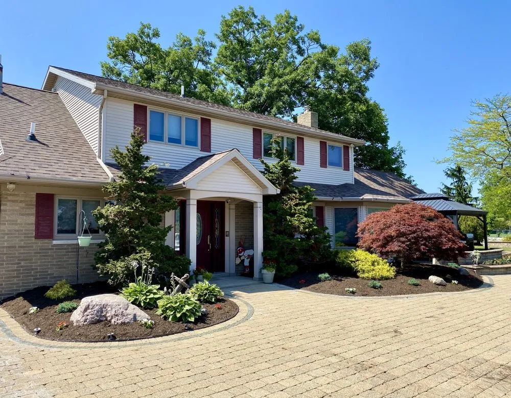 Expert yard cleanup service in Lakewood, OH - Elm Rose Gardens