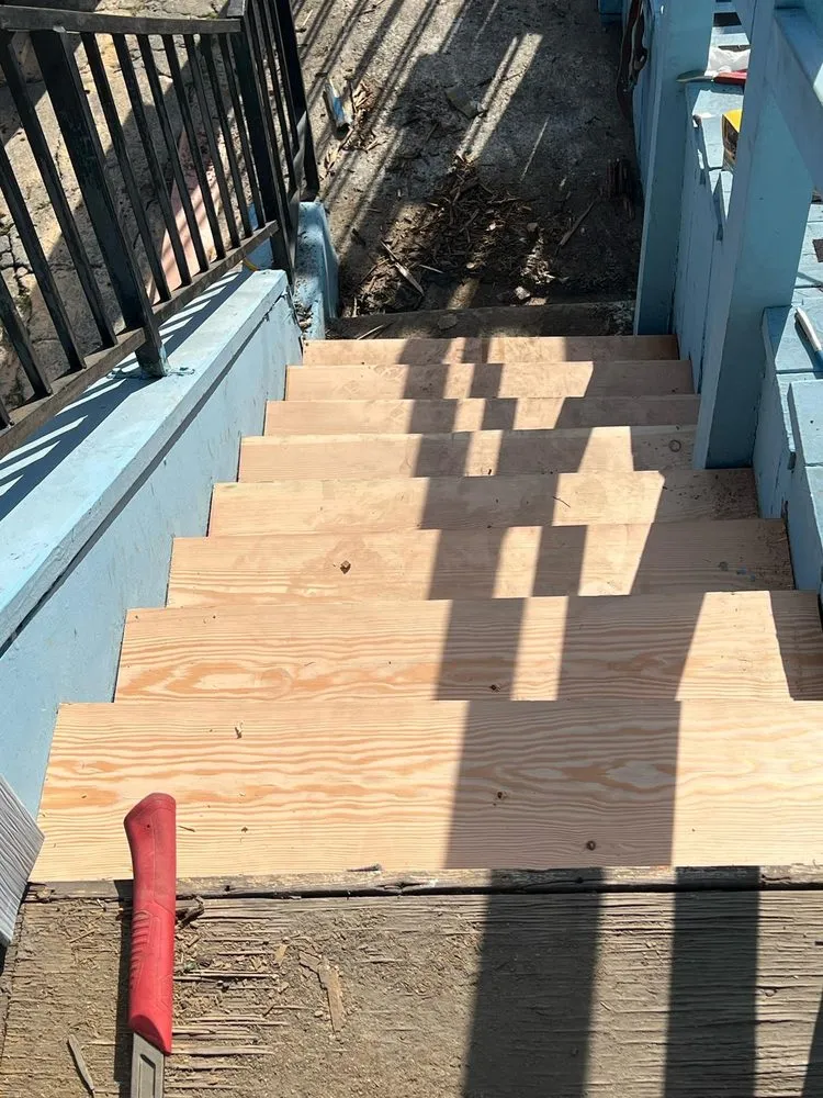 Professional lawn mowing service for year-round maintenance across Oakland, CA - Elmer PG Landscaping Construction