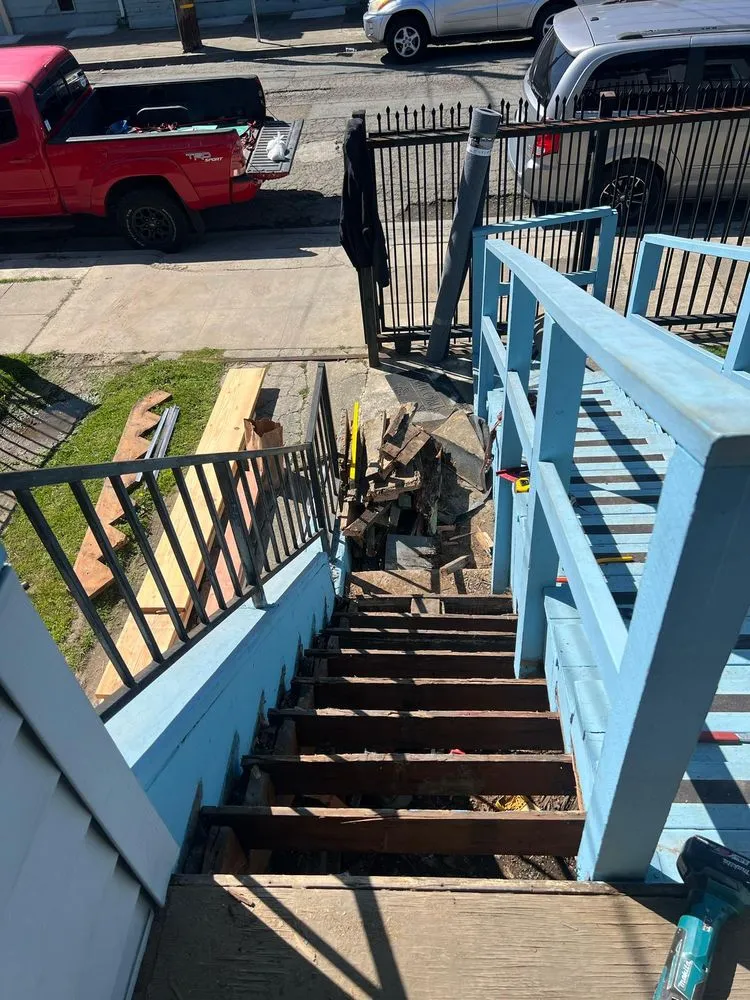 Top-rated lawn mowing service for homes in Oakland, CA by Elmer PG Landscaping Construction