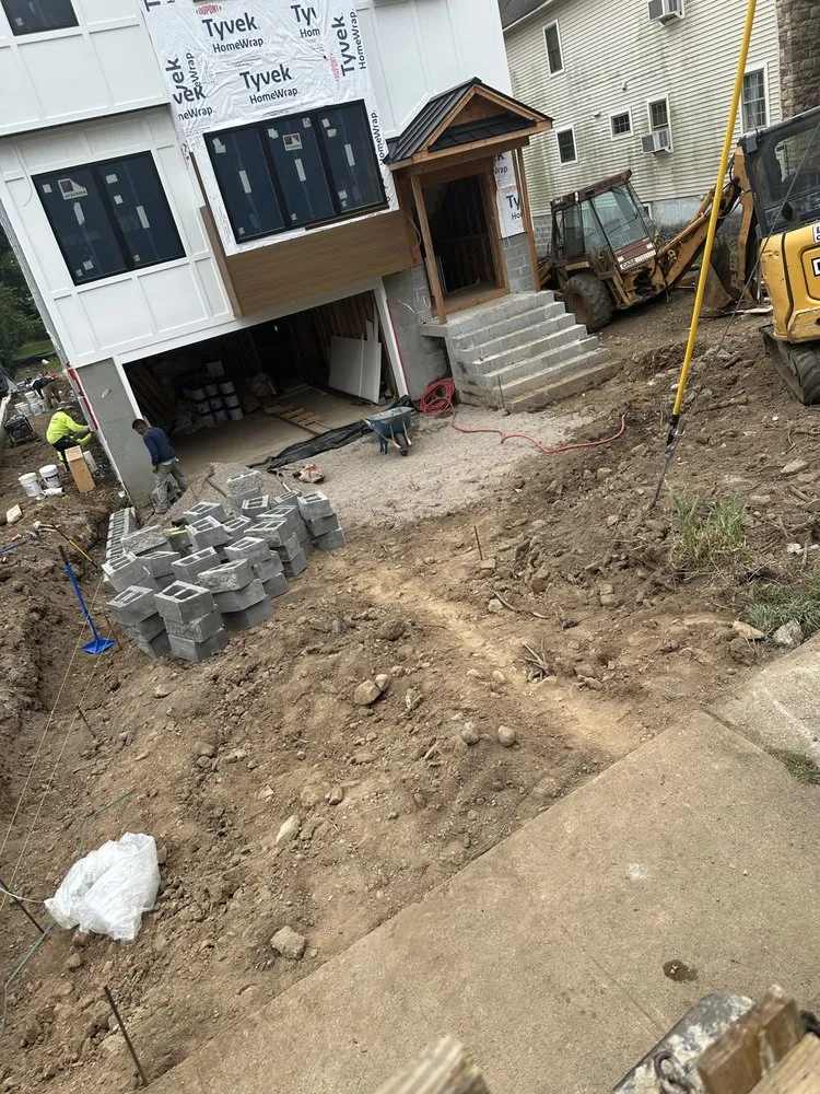 Professional yard maintenance experts serving Palisades Park, NJ - Elmis Y Gray Landscaping