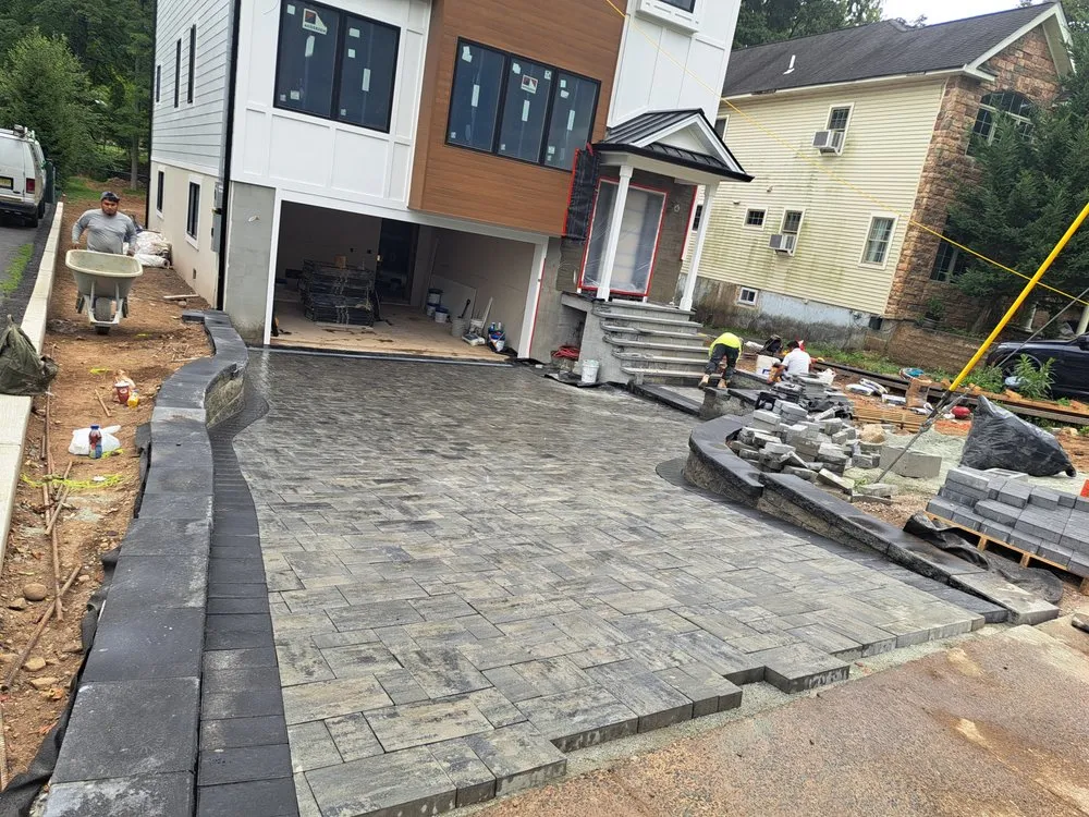 Affordable yard maintenance in Palisades Park, NJ - Elmis Y Gray Landscaping