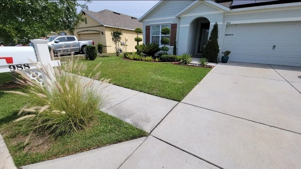 Affordable residential landscaping in Polk City, FL by Elohim Lawncare Services