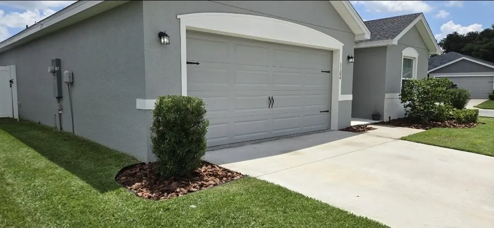 Top-rated garden landscaping for year-round maintenance in Polk City, FL by Elohim Lawncare Services