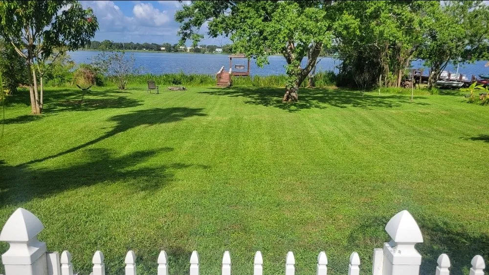 Custom yard cleanup service experts serving Polk City, FL - Elohim Lawncare Services