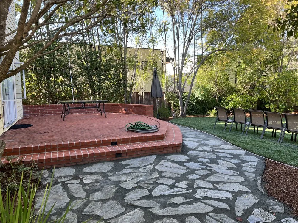 Professional landscaping services experts serving Redwood City, CA - Eloy's Gardening Service