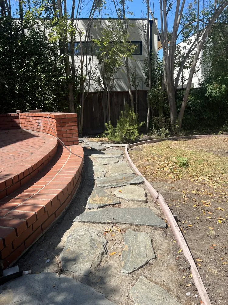 Top-rated yard maintenance in Redwood City, CA by Eloy's Gardening Service