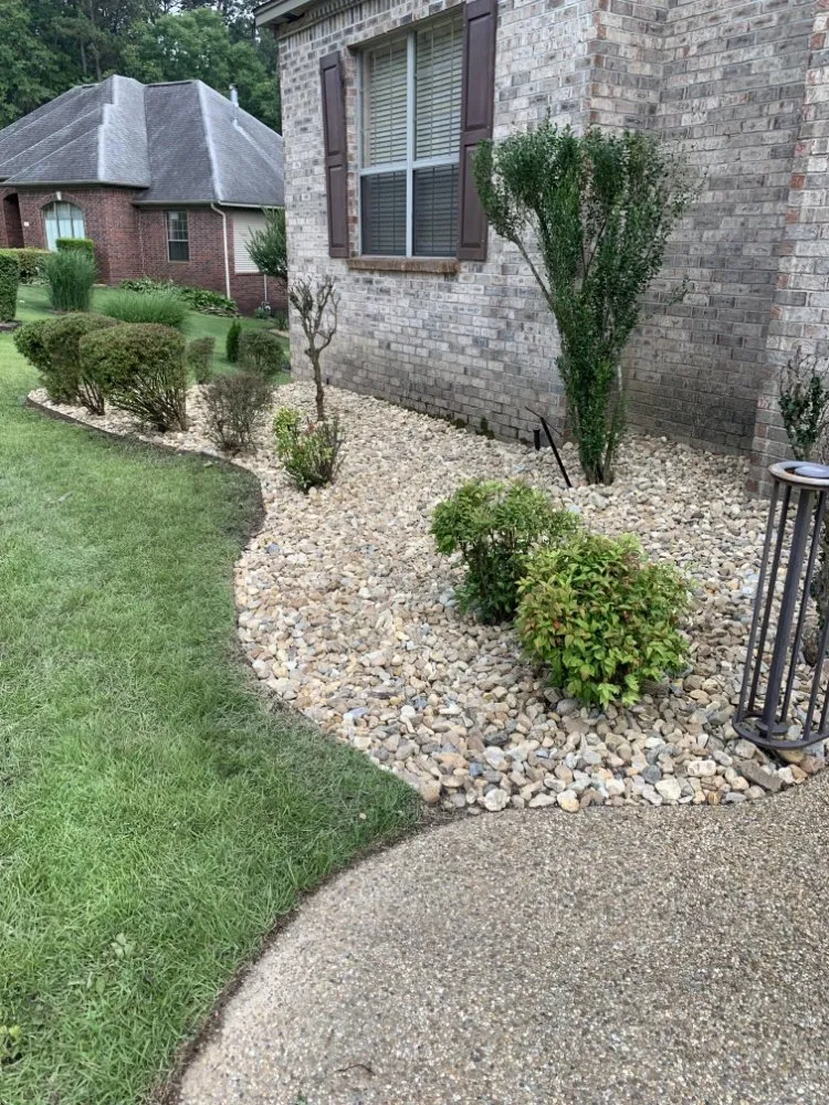 Custom yard cleanup service in Little Rock, AR by Els Lawn Service