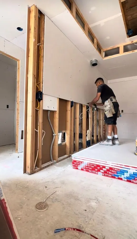 Local lawn care service experts serving Little Rock, AR - Elyer Construction