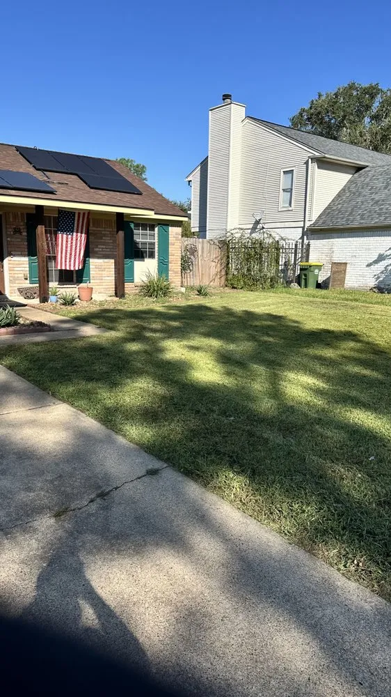 Professional outdoor landscaping for homes in Pearland, TX by E&M Landscaping