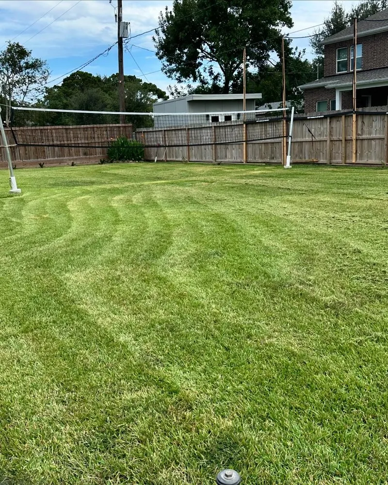 Reliable garden landscaping in Pearland, TX by E&M Landscaping