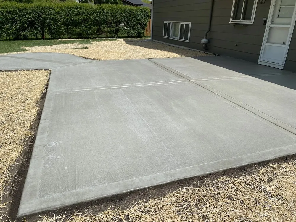 Trusted yard maintenance in Waukegan, IL by EM Landscaping