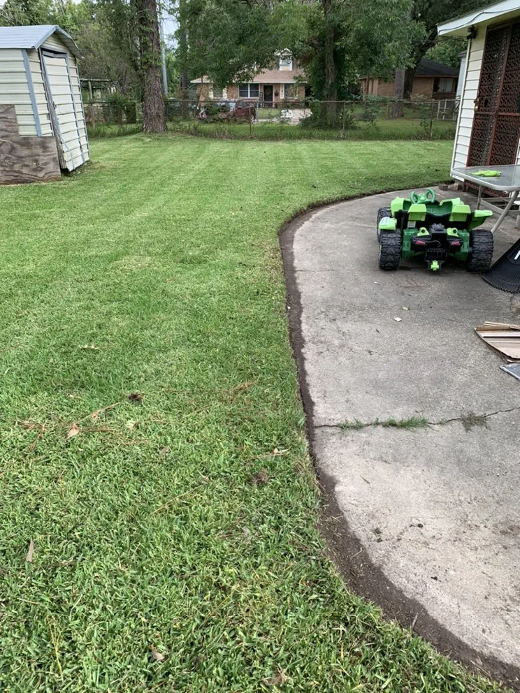 Expert yard maintenance in Baton Rouge, LA - E&M Lawn Care Landscanping