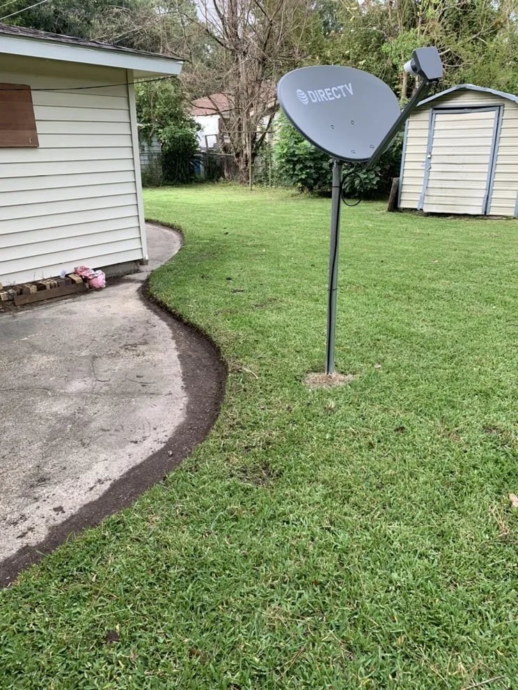 Professional yard cleanup service in Baton Rouge, LA - E&M Lawn Care Landscanping