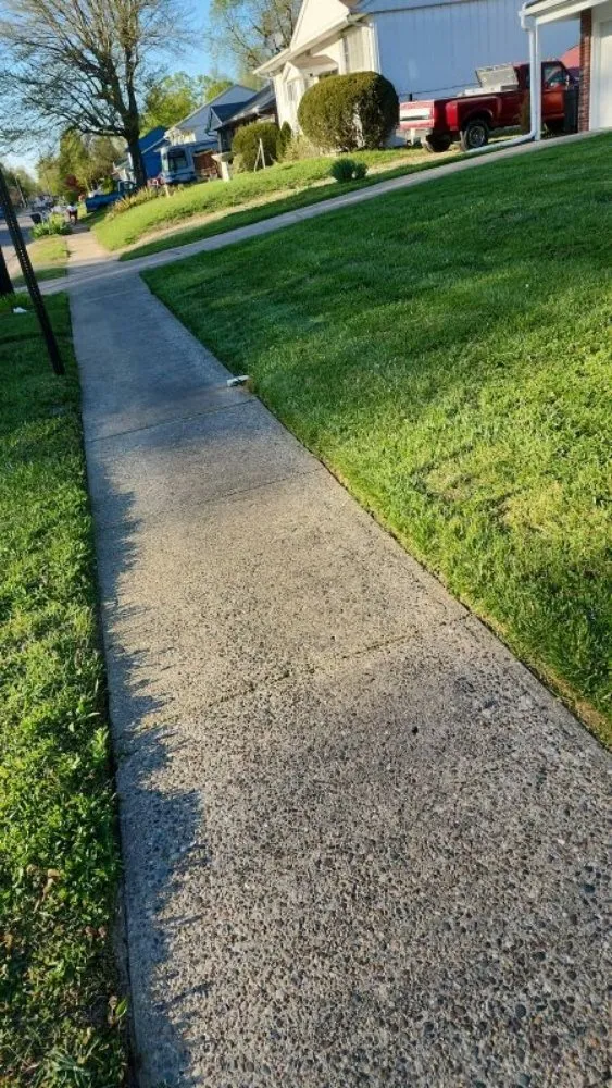 Local lawn mowing service experts serving New Albany, IN - Emanuel Lawn Mowing