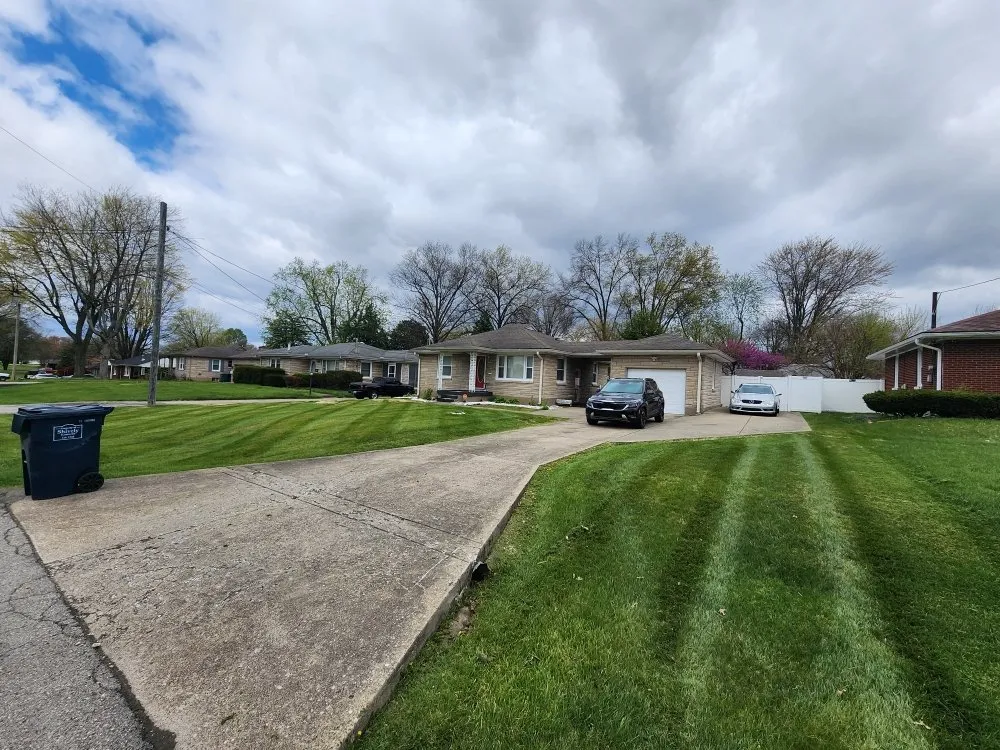 Local lawn care service in New Albany, IN - Emanuel Lawn Mowing