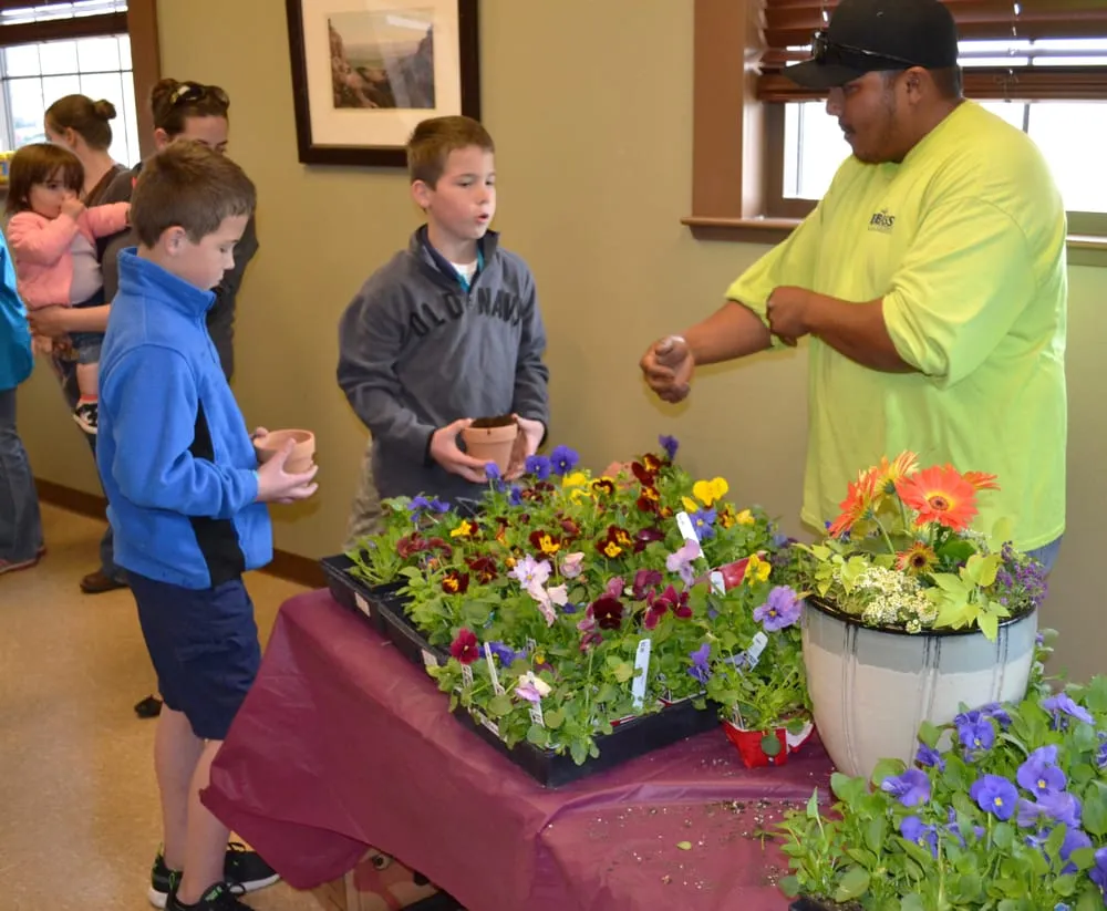 Top-rated yard maintenance in Colorado Springs, CO by Embassy Site Management