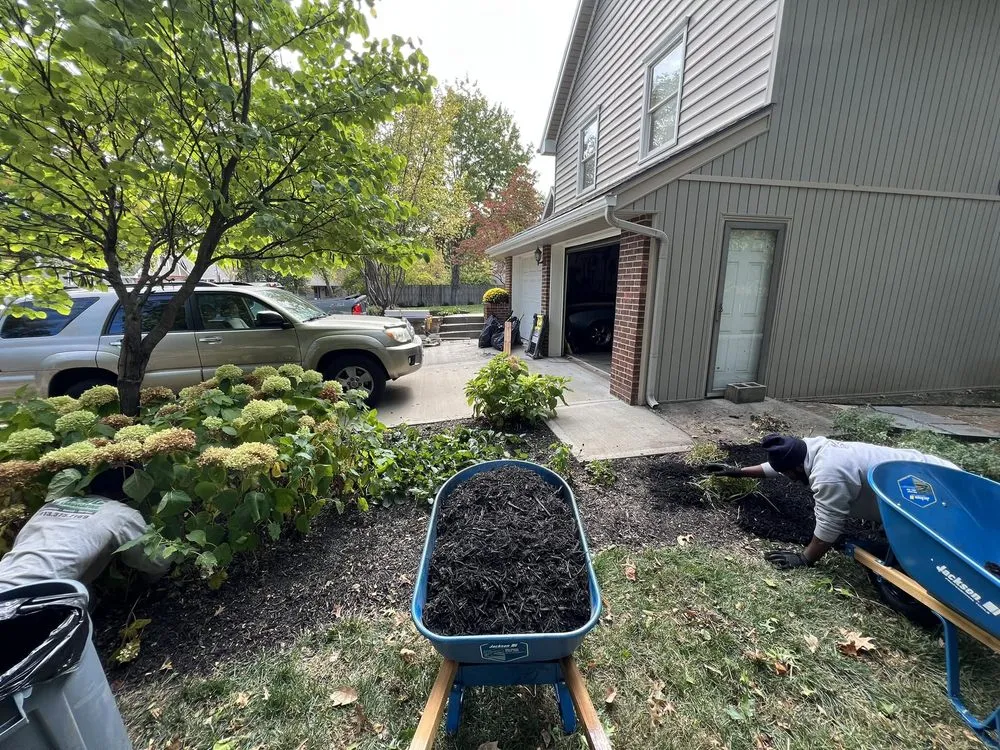 Reliable yard maintenance in Kansas City, KS - EMC Landscaping