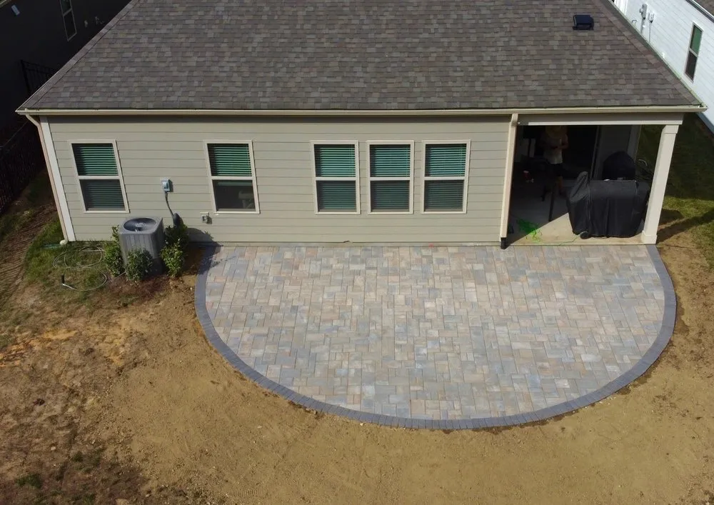 Top-rated lawn mowing service for beautiful yards across Charlotte, NC - Emerald Arrow Lawn Care and Landscaping