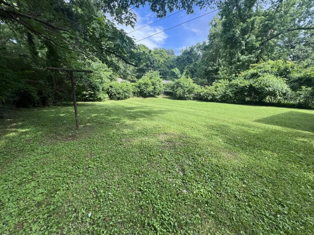 Affordable yard maintenance in Memphis, TN by Emerald Bloom Lawncare