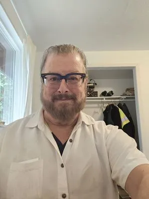 Emerald City Lawn Care Logo