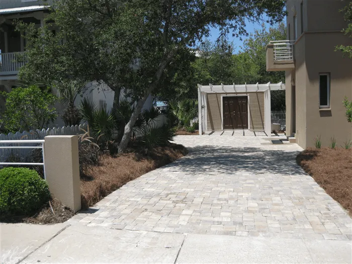 Top-rated yard cleanup service in Panama City, FL - Emerald Coast Landscaping