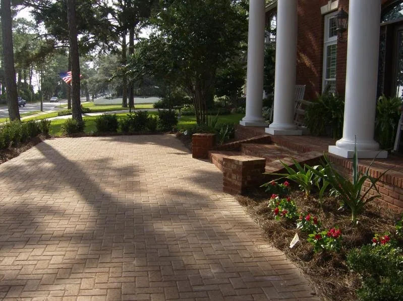 Custom lawn care service experts serving Panama City, FL - Emerald Coast Landscaping