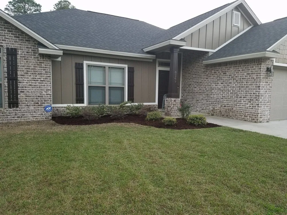 Custom lawn care service in Navarre, FL - Emerald Coast Lawn Pros