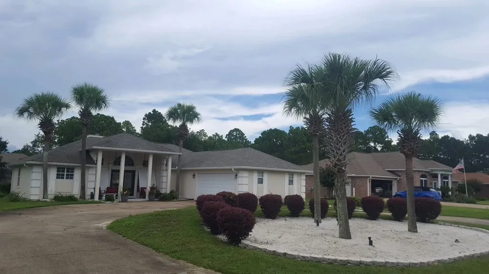 Top-rated yard maintenance in Navarre, FL by Emerald Coast Super Scapers