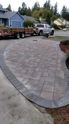 Emerald Construction And Services Logo