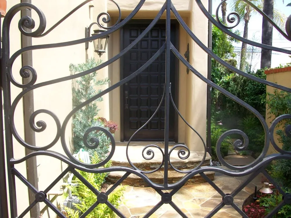 Trusted lawn care service in Long Beach, CA - Emerald Crest Landscaping