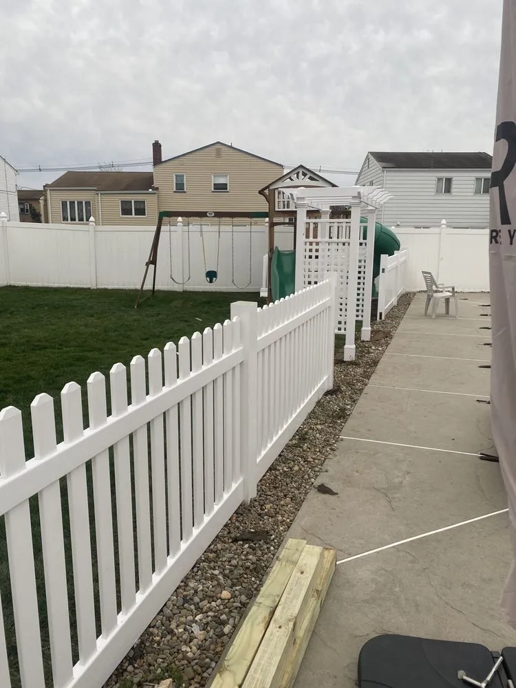 Custom landscape design experts serving Perth Amboy, NJ - Emerald Forest Lawn & Lanscape