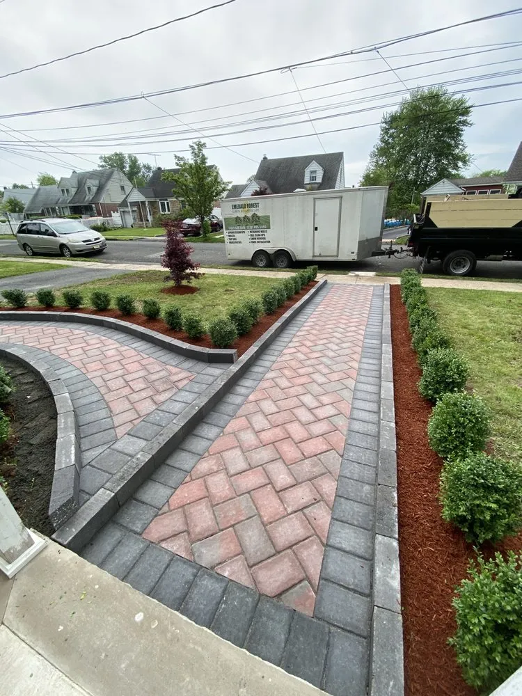 Trusted lawn mowing service experts serving Perth Amboy, NJ - Emerald Forest Lawn & Lanscape