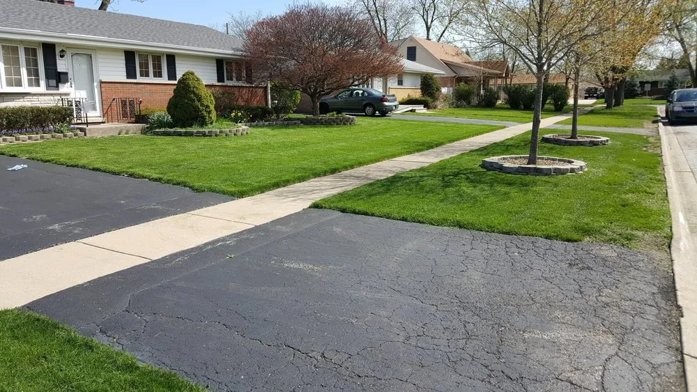 Expert garden landscaping experts serving Tinley Park, IL - Emerald Fresh Living