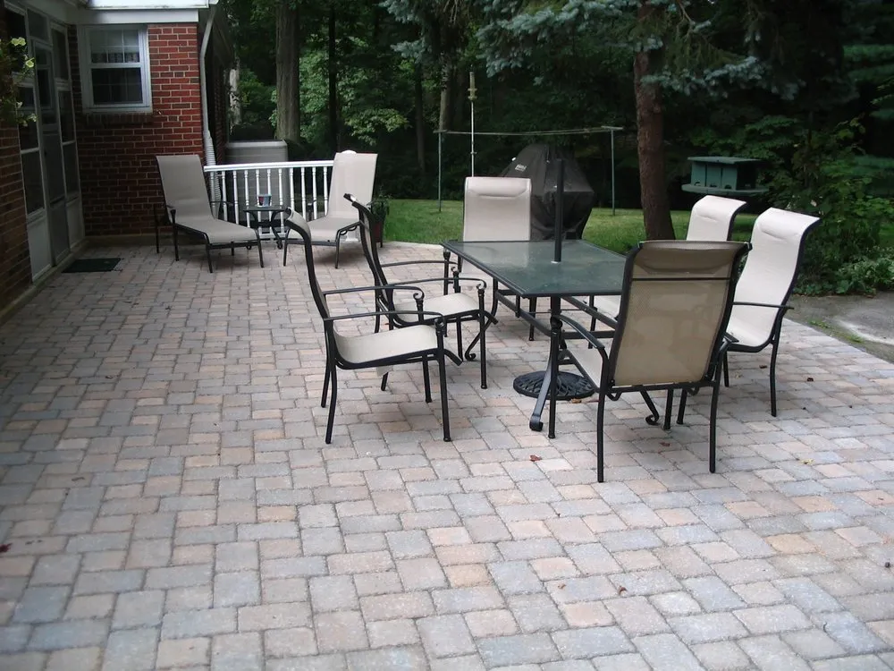 Top-rated lawn care service for homes in Gaithersburg, MD by Emerald Landscaping