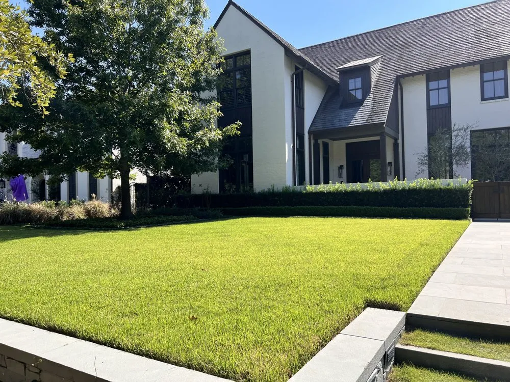 Professional lawn mowing service experts serving Katy, TX - Emerald Lawns