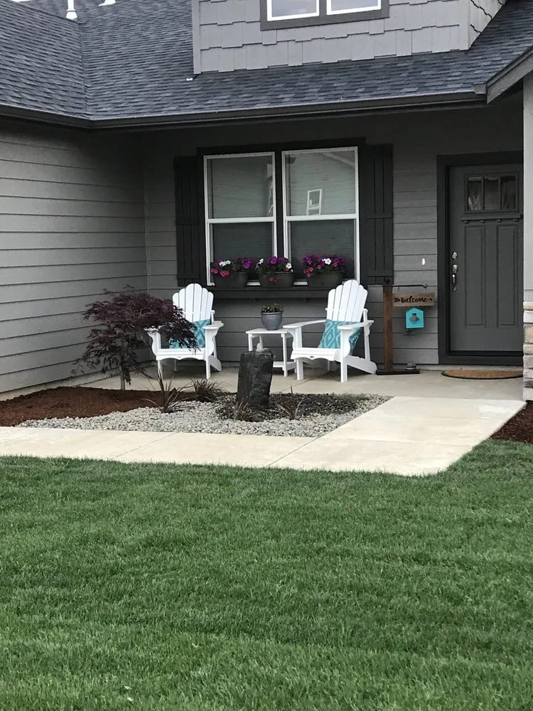 Custom yard cleanup service in Roseburg, OR by Emerald Lawns