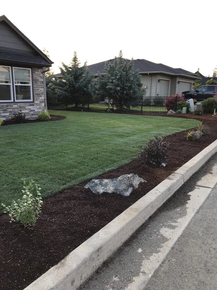 Custom lawn care service for beautiful yards in Roseburg, OR by Emerald Lawns