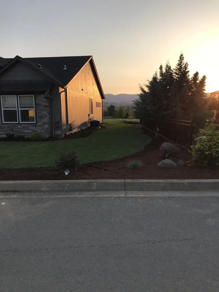 Reliable lawn care service in Roseburg, OR - Emerald Lawns