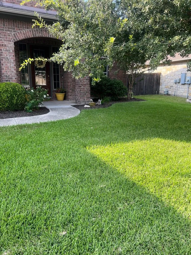 Reliable lawn mowing service in Round Rock, TX - Emerald Lawns