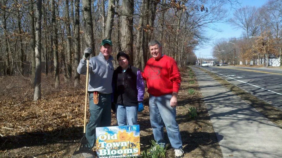 Reliable yard cleanup service experts serving Holtsville, NY - Emerald Magic Lawn Care