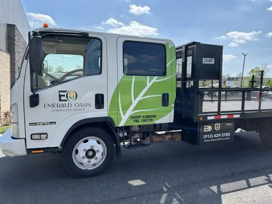 Emerald Oasis Landscape Group Logo