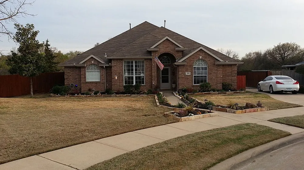 Affordable landscaping services in Dallas, TX by Emerald Touch Lawn & Landscape