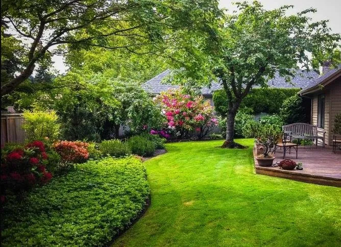 Local lawn mowing service experts serving Middlefield, OH - Emerald Turf Landscaping