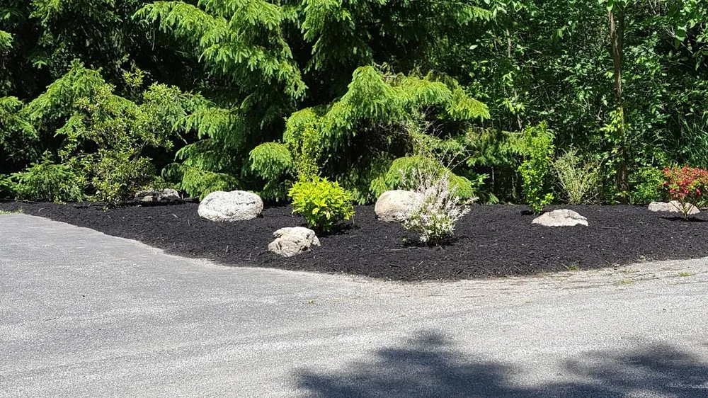 Expert lawn mowing service in Middlefield, OH - Emerald Turf Landscaping