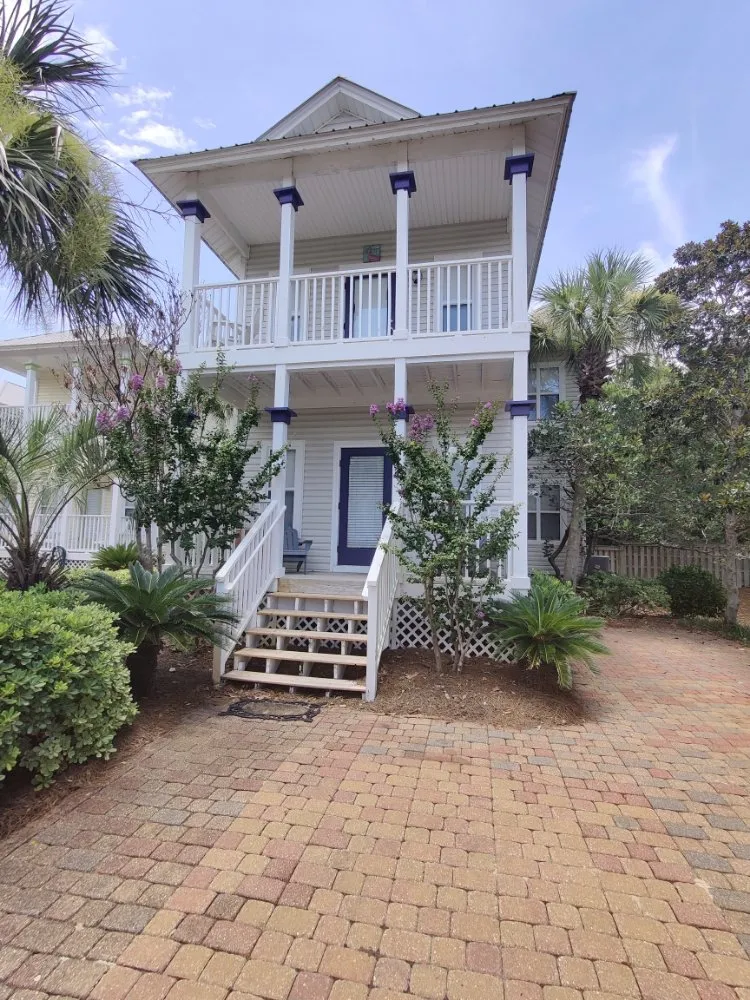 Local yard maintenance for year-round maintenance in Destin, FL by Emerald Wave 360