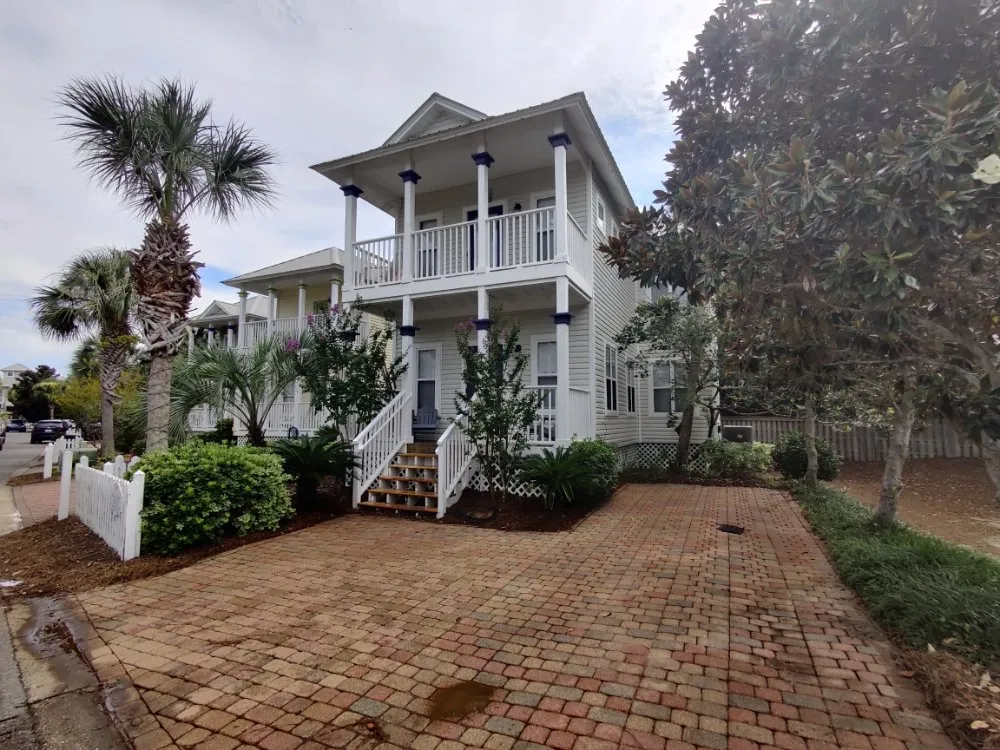 Affordable yard cleanup service with custom design across Destin, FL - Emerald Wave 360