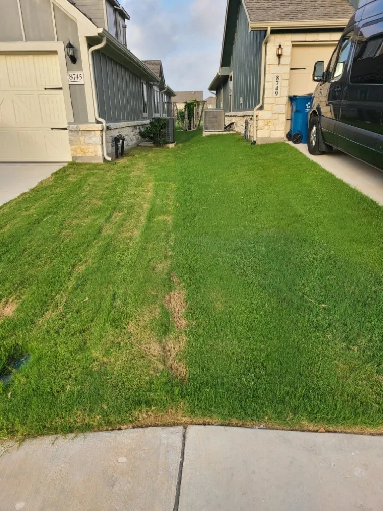 Top-rated lawn mowing service experts serving Converse, TX - Emerald Yards