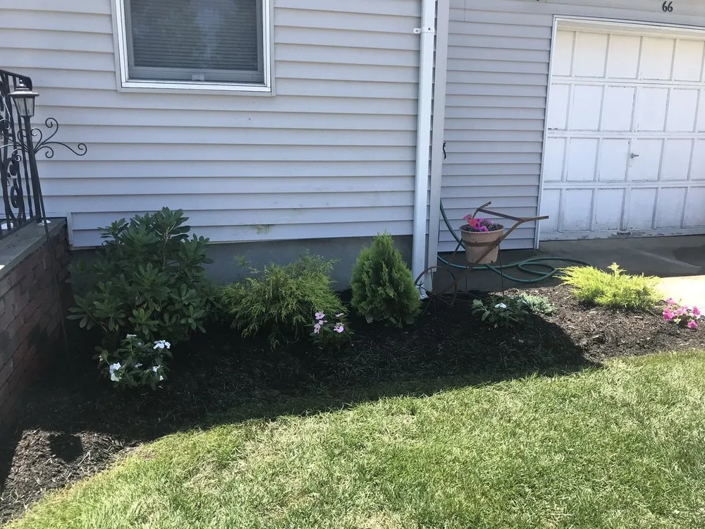 Professional garden landscaping in Bayport, NY - Emergency Cut N Trim
