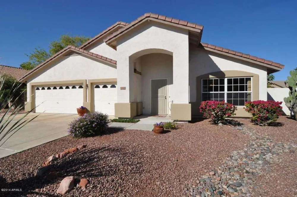 Affordable yard maintenance in Glendale, AZ by Eminent Landscaping