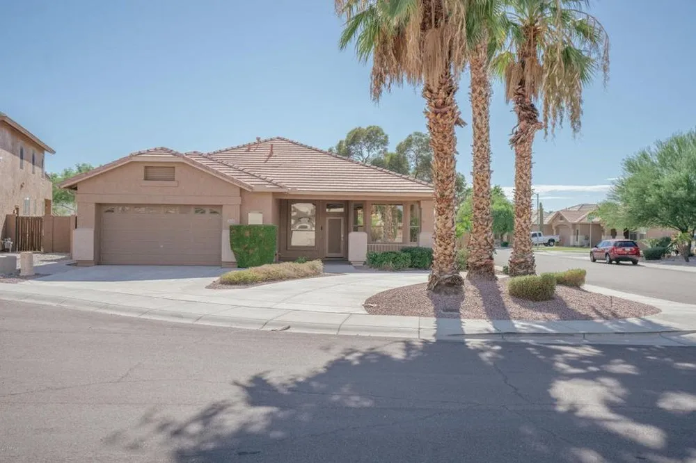 Reliable lawn care service experts serving Glendale, AZ - Eminent Landscaping